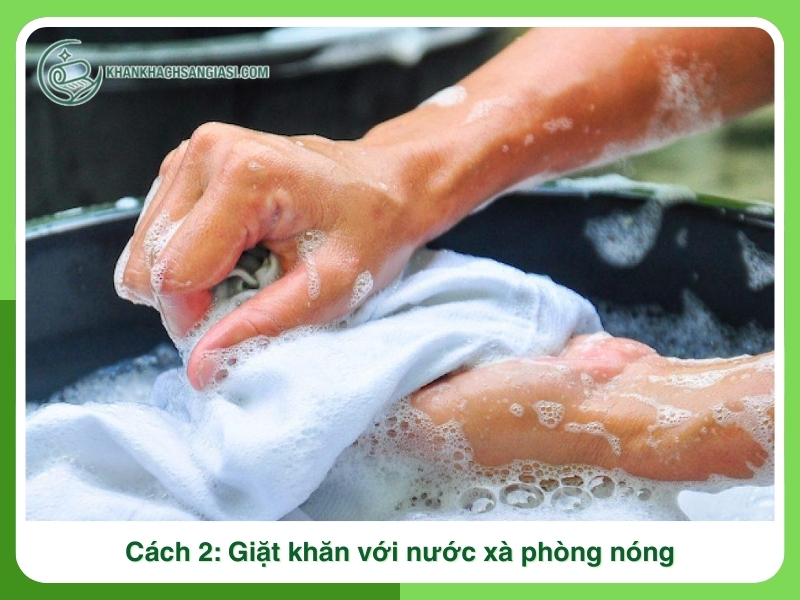 Cach 2 Giat khan voi nuoc xa phong nong