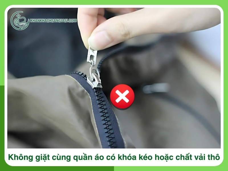 Khong giat cung quan ao co khoa keo hoac chat vai tho